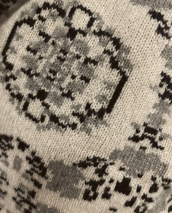 Vuscichè — maglia jacquard con il simbolo